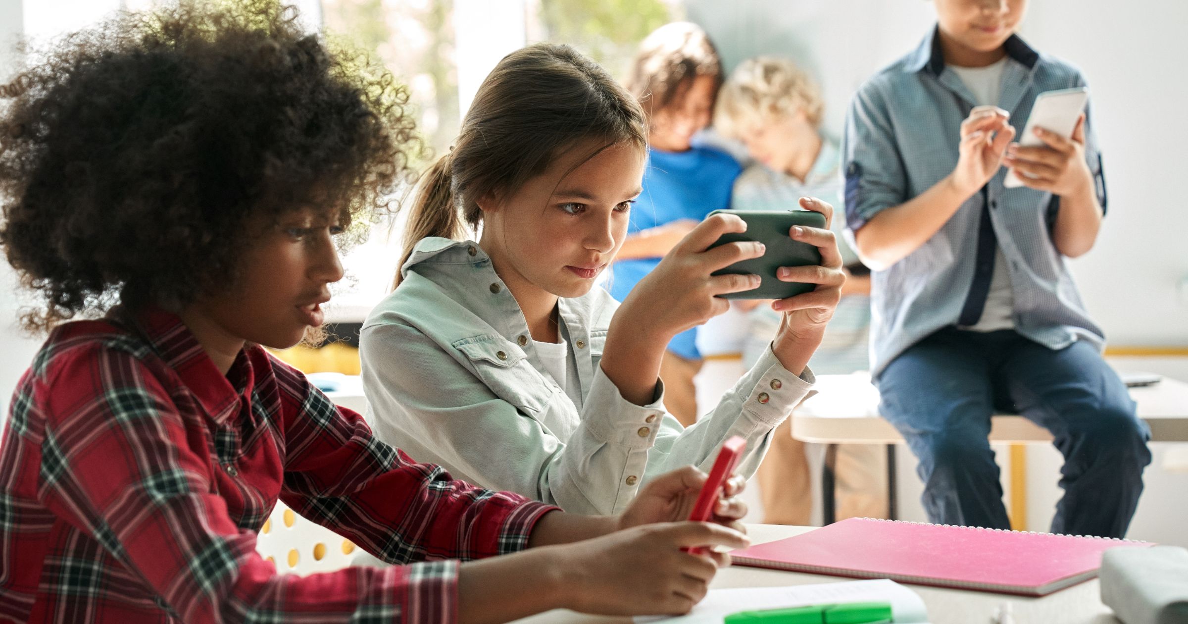 ¿Cómo limitar el uso del móvil en adolescentes en las aulas? 