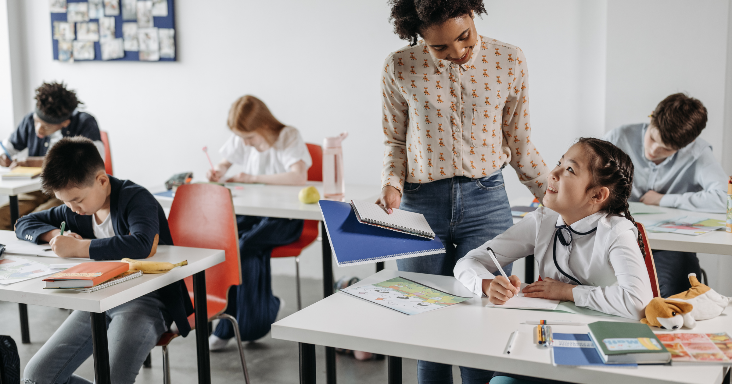 Diferencias clave entre maestros y profesores: roles, formación y ámbitos de actuación
