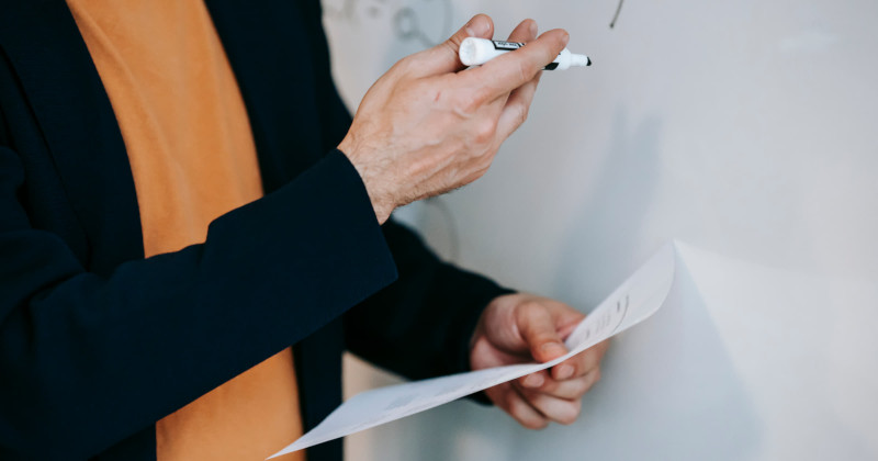 beneficios de un docente interino